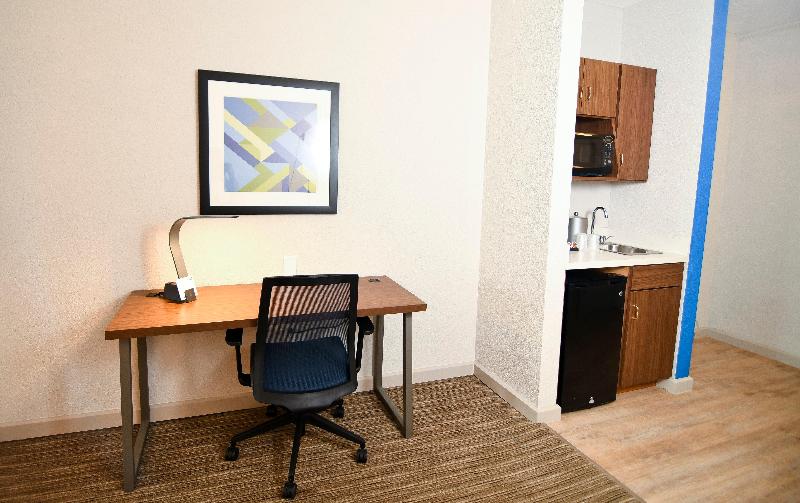 Люкс Кровать Кинг, Holiday Inn Express Hotel & Suites Port Clinton Catawba Island, An Ihg