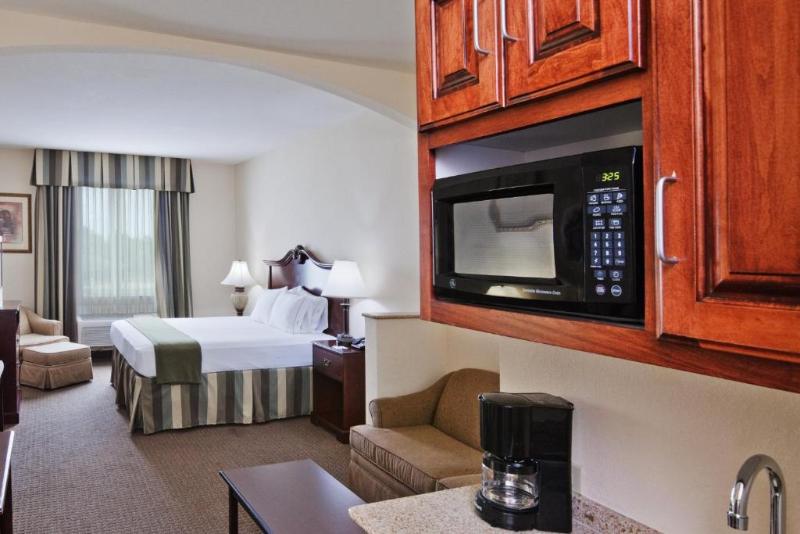 Люкс Кровать Кинг, Holiday Inn Express Hotel & Suites Woodward Hwy 270, An Ihg
