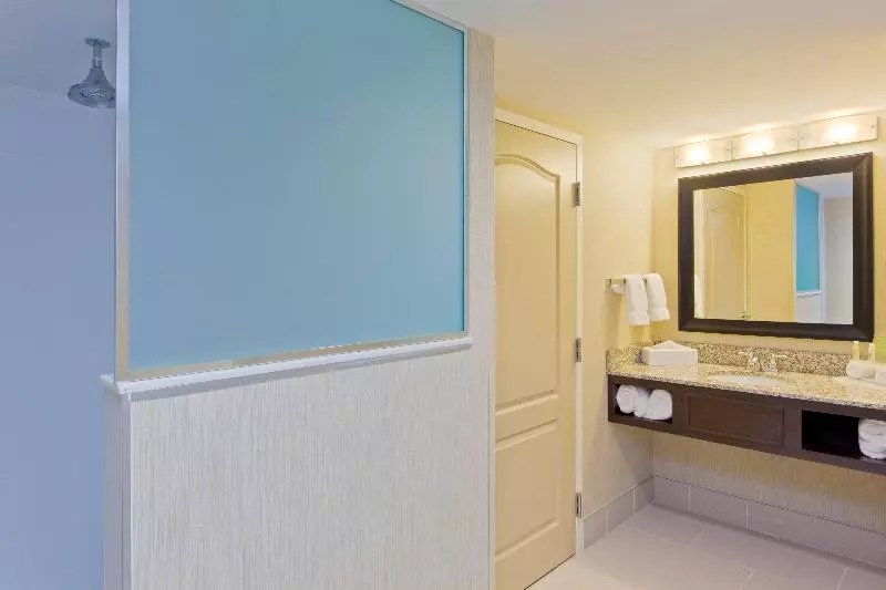 キングサイズベッドのスイートルーム, Holiday Inn Express   Neptune, An Ihg