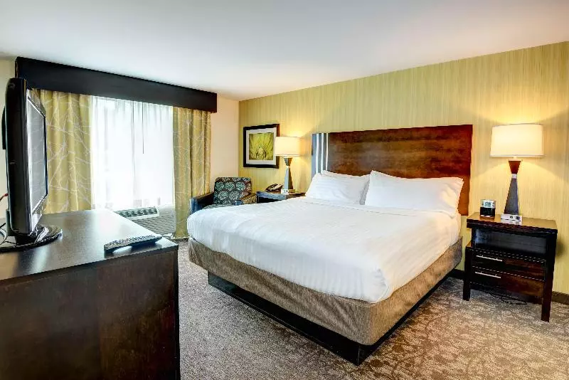 キングサイズベッドのスイートルーム, Holiday Inn Express   Neptune, An Ihg