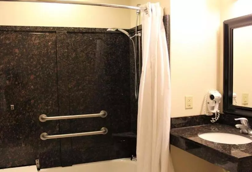身障者適用キングサイズベッドルーム, Holiday Inn Express Hotels & Suites Rockingham West, An Ihg