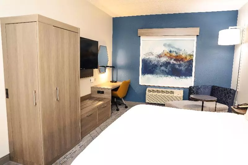 キングサイズベッドのスイートルーム, Holiday Inn Express & Suites Donegal, An Ihg