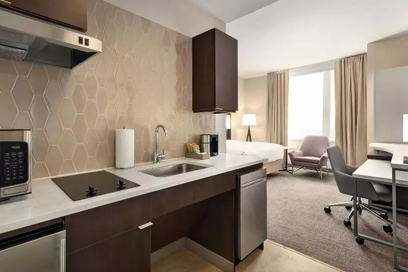 キングサイズベッドのスタンダードルーム, Holiday Inn Express Tulsa South Bixby, An Ihg