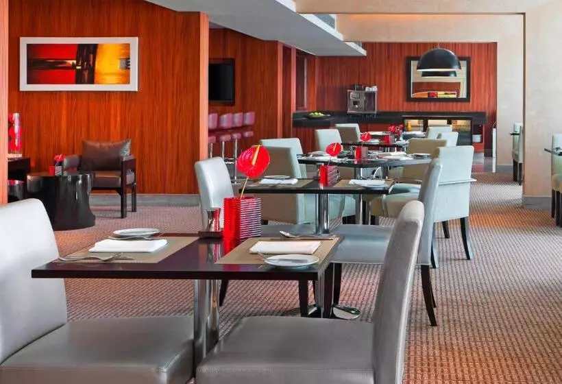 キングサイズベッドのクラブルーム, Sheraton Grand Bangalore Hotel At Brigade Gateway