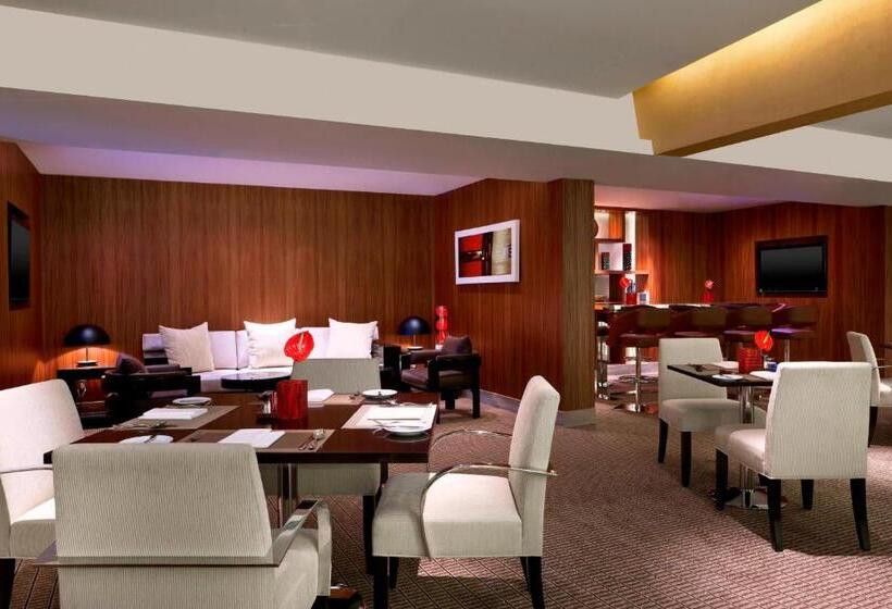 Номер Клуб Кровать Кинг, Sheraton Grand Bangalore Hotel At Brigade Gateway