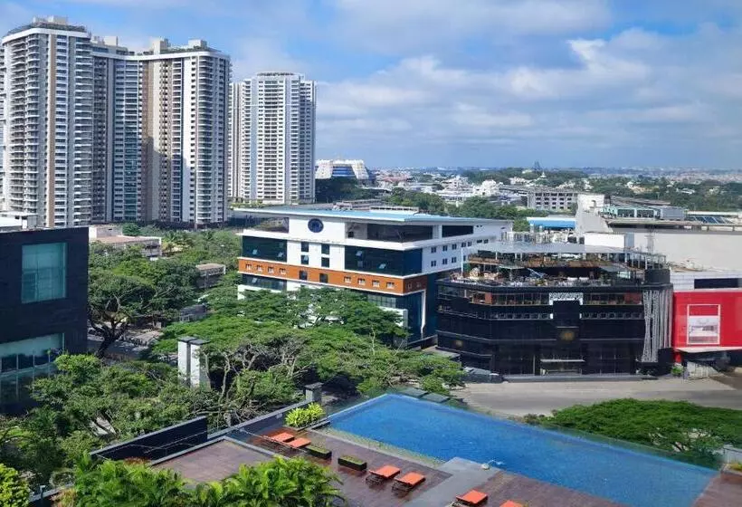 キングサイズベッドのクラブルーム, Sheraton Grand Bangalore Hotel At Brigade Gateway