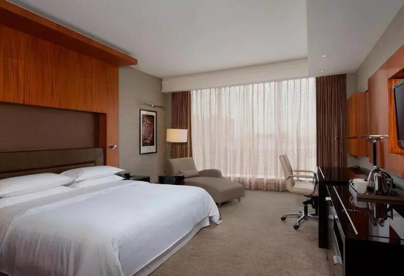 キングサイズベッドのクラブルーム, Sheraton Grand Bangalore Hotel At Brigade Gateway