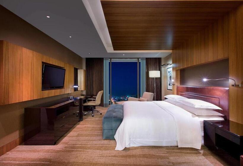 Люкс Executive Кровать Кинг, Sheraton Grand Bangalore Hotel At Brigade Gateway