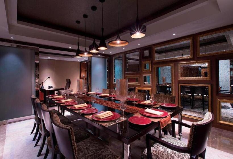 Президентский Люкс, Sheraton Grand Bangalore Hotel At Brigade Gateway