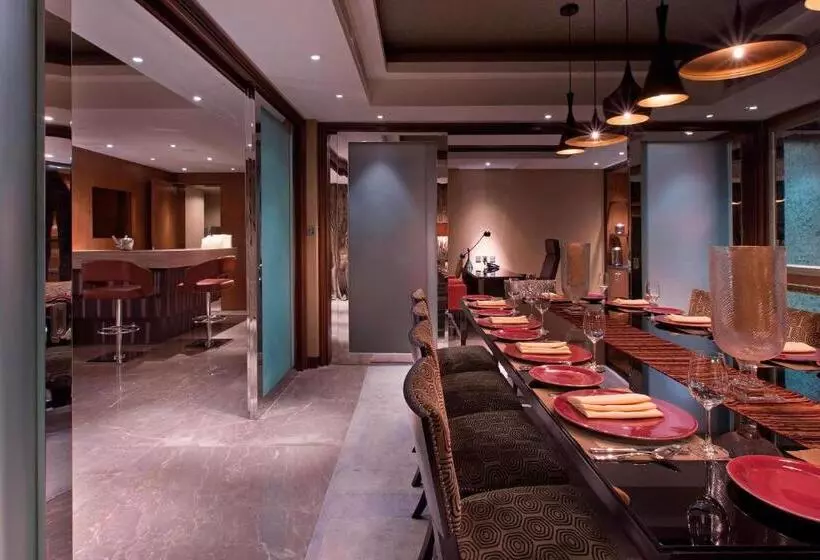 プレジデントスイートルーム, Sheraton Grand Bangalore Hotel At Brigade Gateway