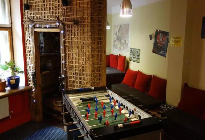 اتاق استاندارد با سرویس بهداشتی مشترک, Naughty Squirrel Backpackers Hostel