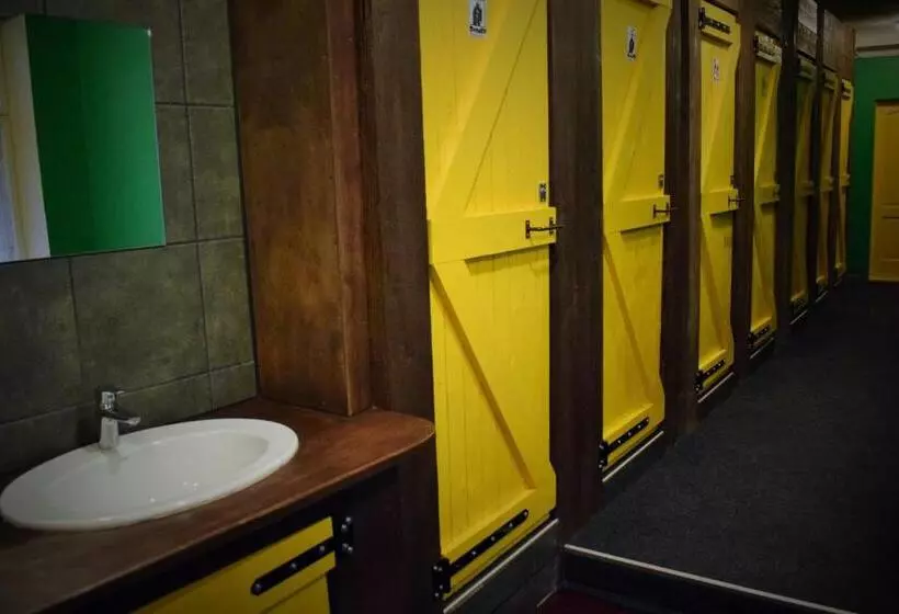 اتاق استاندارد, Naughty Squirrel Backpackers Hostel