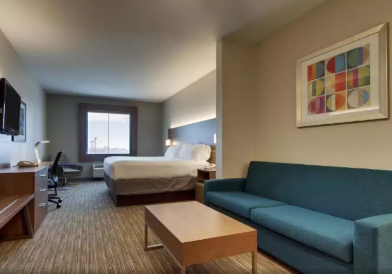 キングサイズベッドのスイートルーム, Holiday Inn Express Hotel & Suites Vernon College Area By Ihg