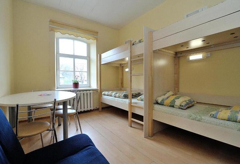 اتاق استاندارد با سرویس بهداشتی مشترک, Hostel Filaretai