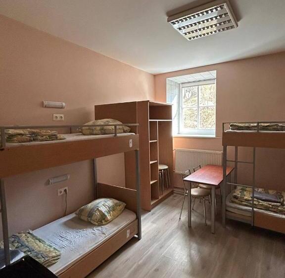 تختخواب در اتاق مشترک, Hostel Filaretai