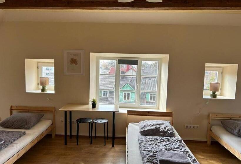 تختخواب در اتاق مشترک, Hostel Filaretai