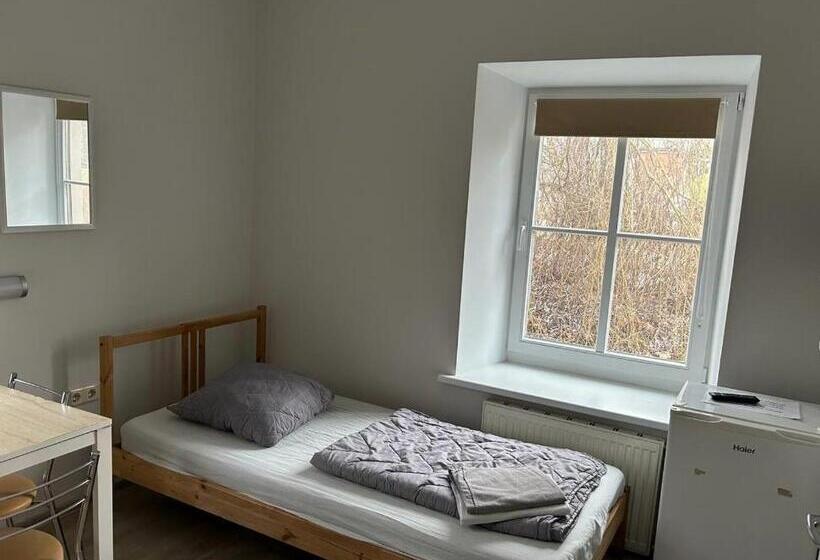 اتاق استاندارد سه تخته با سرویس بهداشتی مشترک, Hostel Filaretai