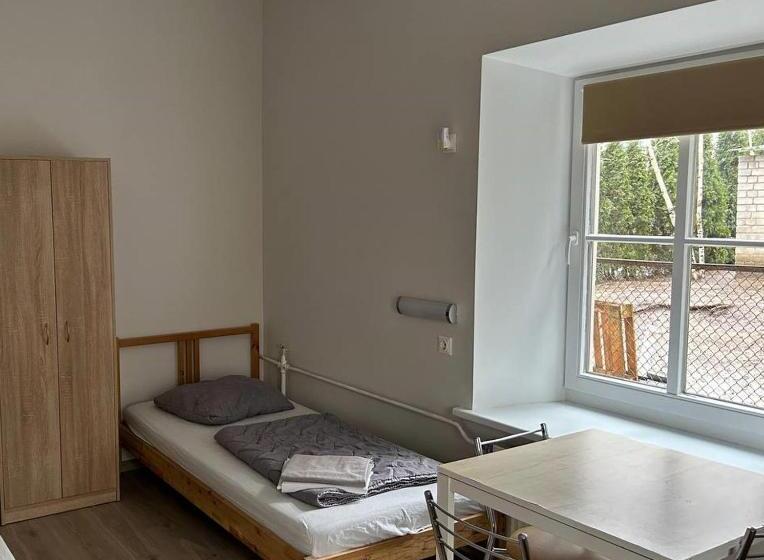 اتاق استاندارد سه تخته با سرویس بهداشتی مشترک, Hostel Filaretai