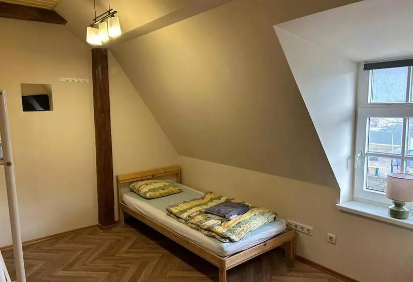 اتاق استاندارد سه تخته با سرویس بهداشتی مشترک, Hostel Filaretai