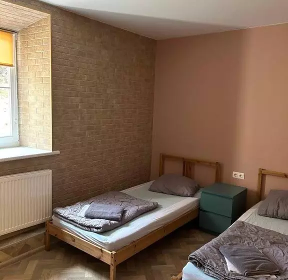 اتاق چهار تخته با دستشویی مشترک, Hostel Filaretai