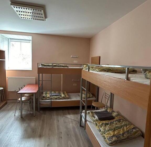 اتاق چهار تخته با دستشویی مشترک, Hostel Filaretai