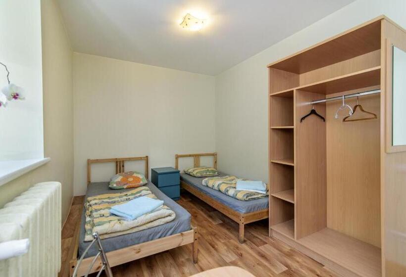 اتاق چهار تخته با دستشویی مشترک, Hostel Filaretai