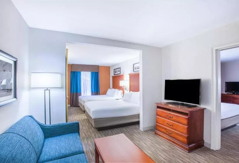 クイーンサイズベッドのスイートルーム, Holiday Inn Express Hotel & Suites Brattleboro, An Ihg