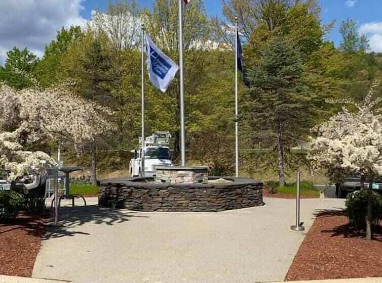 جناح, Holiday Inn Express Hotel & Suites Brattleboro, An Ihg