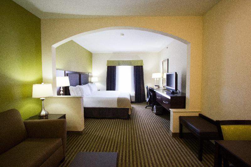带大床的套房, Holiday Inn Express Hotel & Suites Nacogdoches, An Ihg