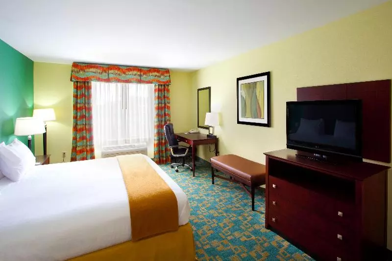 キングサイズベッドのスタンダードルーム, Holiday Inn Express Hotel & Suites Thornburg S. Fredericksburg, An Ihg