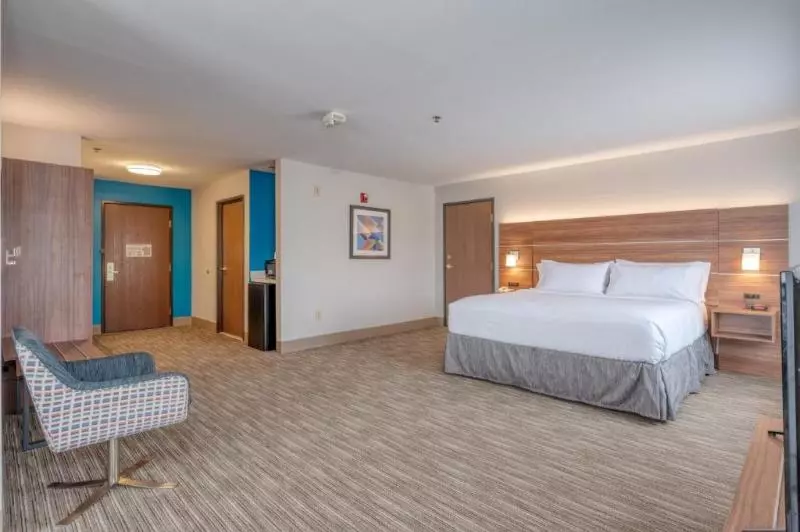キングサイズベッドのスイートルーム, Holiday Inn Express Hotel & Suites Thornburg S. Fredericksburg, An Ihg