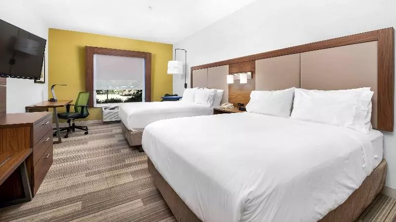 身障者適用クイーンサイズベッドルーム, Holiday Inn Express Hotel And Suites Conroe, An Ihg
