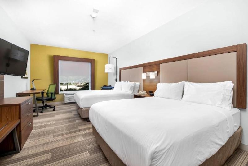 Номер Стандарт Кровать Квин Адаптированный для Инвалидов, Holiday Inn Express Hotel And Suites Conroe, An Ihg