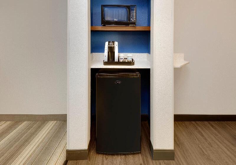 Люкс Кровать Кинг, Holiday Inn Express & Suites   Denton North, An Ihg
