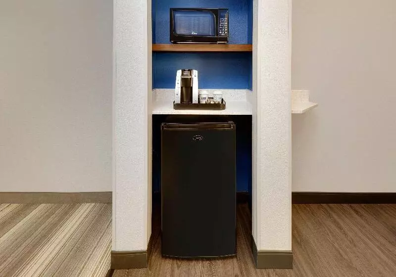 キングサイズベッドのスイートルーム, Holiday Inn Express & Suites   Denton North, An Ihg