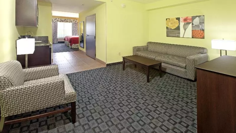キングサイズベッドのスタンダードルーム, Holiday Inn Garland, An Ihg