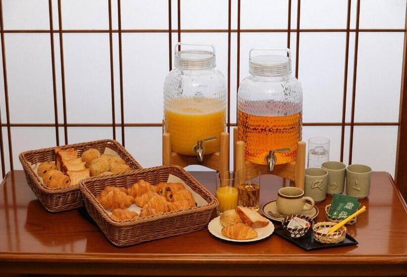 اتاق استاندارد سه نفره, Kyoto Ryokan Sakanoue