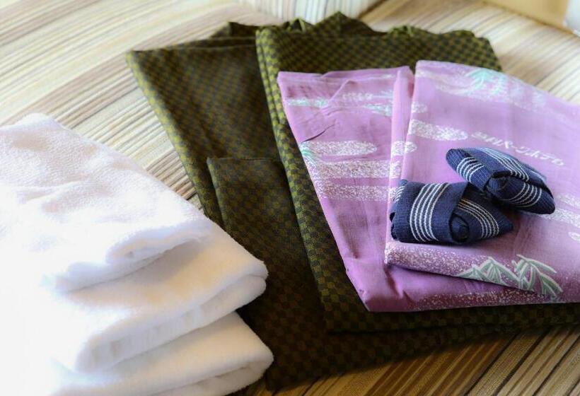 غرفة قياسية رباعية, Tateshina Park