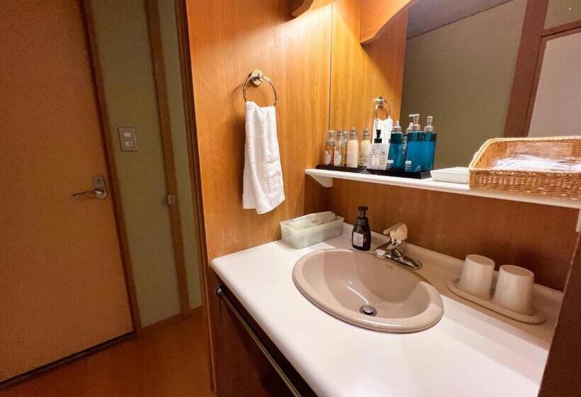 חדר סטנדרט לארבעה, Yuze