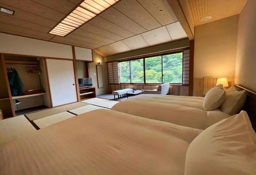 スタンダード4人部屋, Yuze