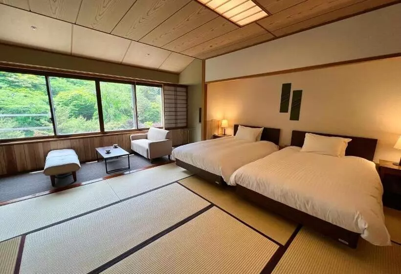 スタンダード4人部屋, Yuze