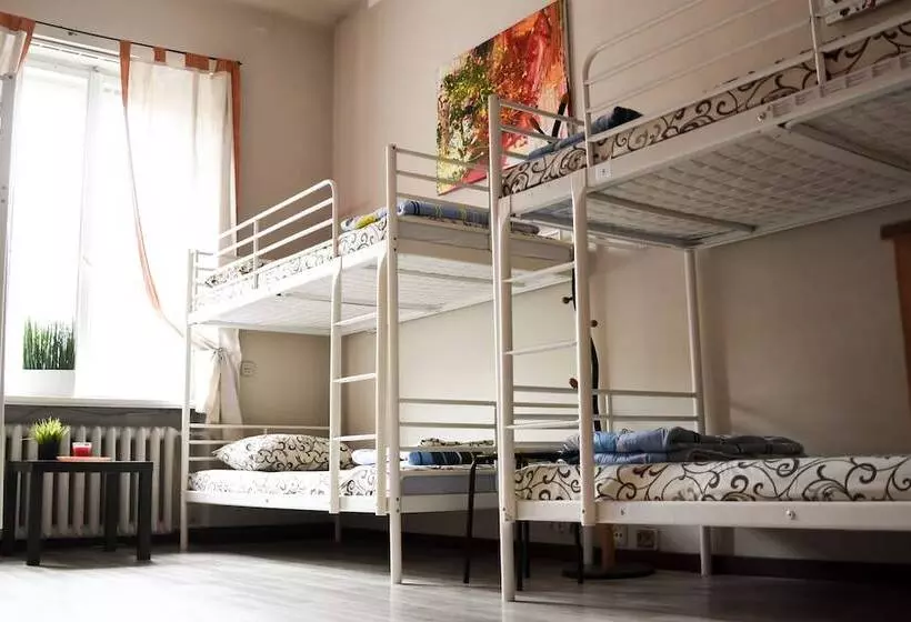 تختخواب در اتاق مشترک, R Hostel