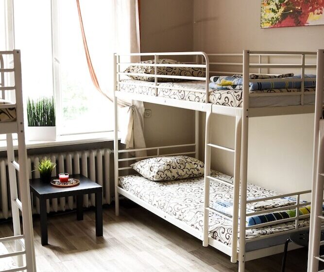 تختخواب در اتاق مشترک, R Hostel