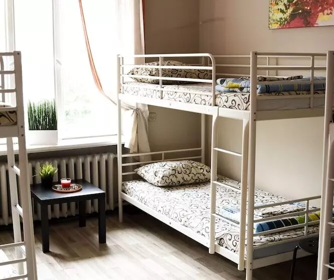 تختخواب در اتاق مشترک, R Hostel