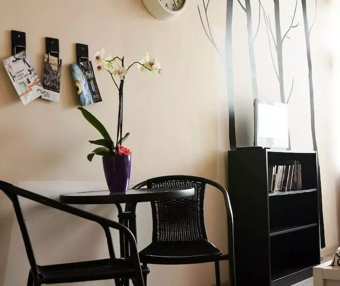 اتاق استاندارد با سرویس بهداشتی مشترک, R Hostel