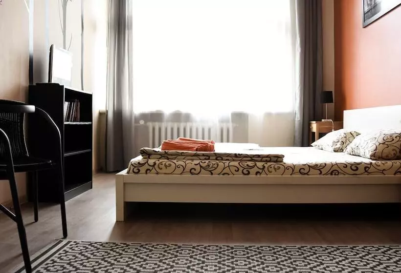 اتاق استاندارد با سرویس بهداشتی مشترک, R Hostel