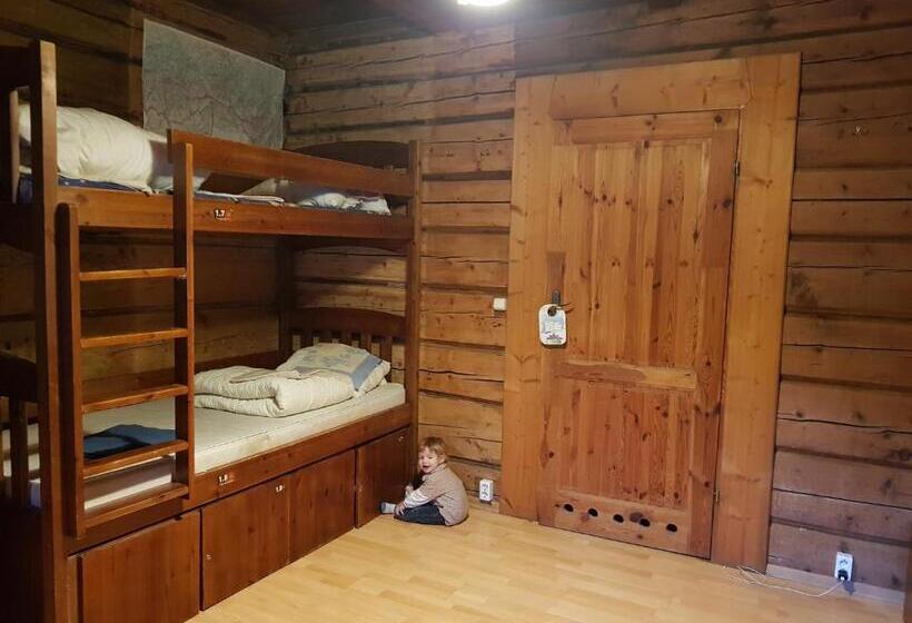 تختخواب در اتاق مشترک, Good Bye Lenin Hostel Zakopane