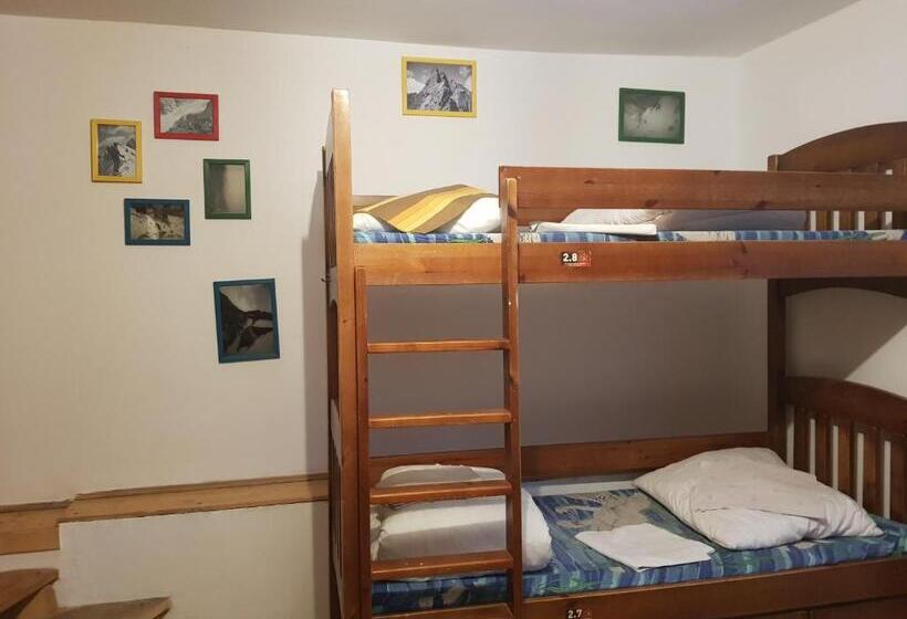 Bed in Shared Room with Shared Bathroom, Good Bye Lenin Hostel Zakopane