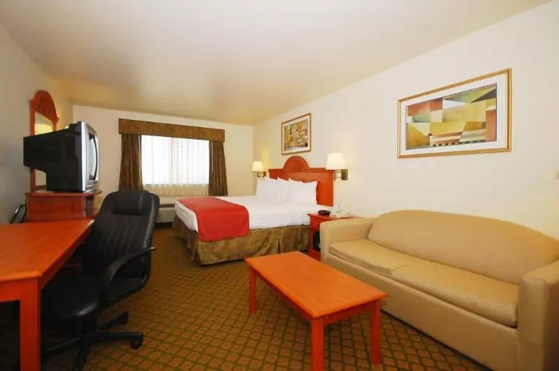 キングサイズベッドのスタンダードルーム, Best Western Inn & Suites   Henrietta