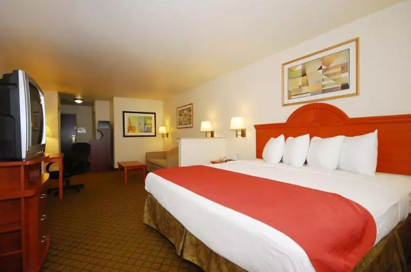 キングサイズベッドのスイートルーム, Best Western Inn & Suites   Henrietta